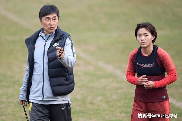 利物浦客场对决布伦特福德：维尔茨与伊萨克在列